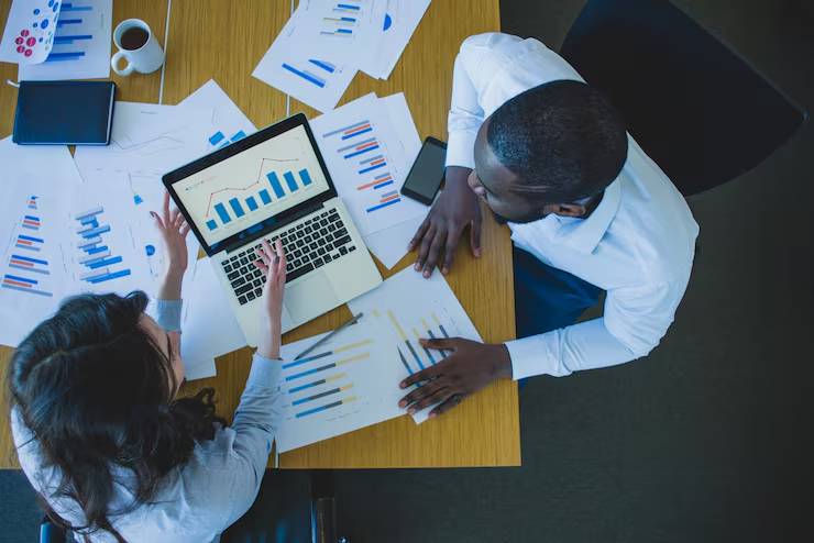SUIVI DES FACTURES, REGLEMENTS ET CONTRATS